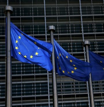 Avrupa Birliği (AB), Kovid-19 salgını döneminde yaşanan tedarik sorunlarının tekrar etmemesi için acil durumlarda iç sınırların kapatılmasını önleme ve şirketlerin üretimlerini belirleme gibi çeşitli yetkiler istedi