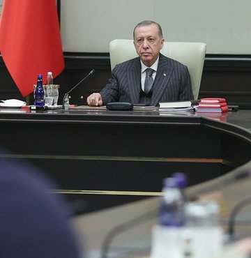 Cumhurbaşkanı Recep Tayyip Erdoğan, kabine toplantısının ardından sosyal konut projesiyle ilgili açıklama yaptı. Cumhurbaşkanı Erdoğan, Başvuru sayısı şimdiden 5 milyona dayanan bu kampanya Türkiye